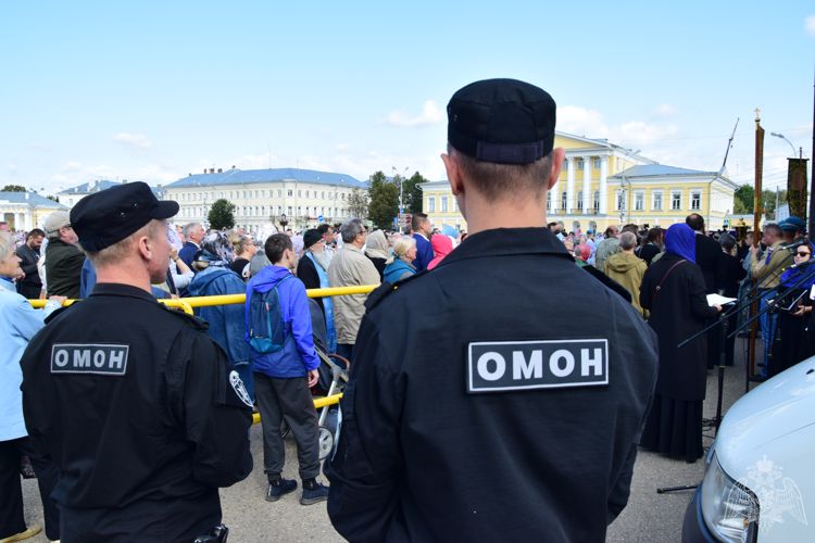 Росгвардейцы обеспечили охрану общественного порядка в ходе торжеств, посвящённых обретению чудотворной Феодоровской иконы Божией Матери