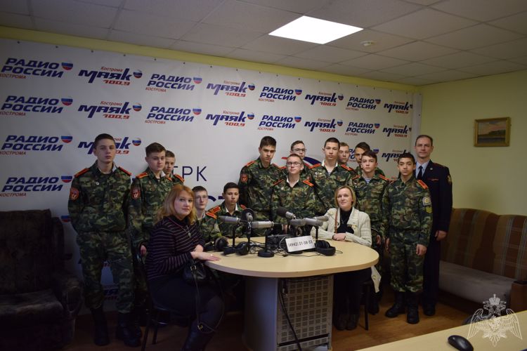 Росгвардейцы совместно с ГТРК «Кострома» организовали экскурсию для кадетов