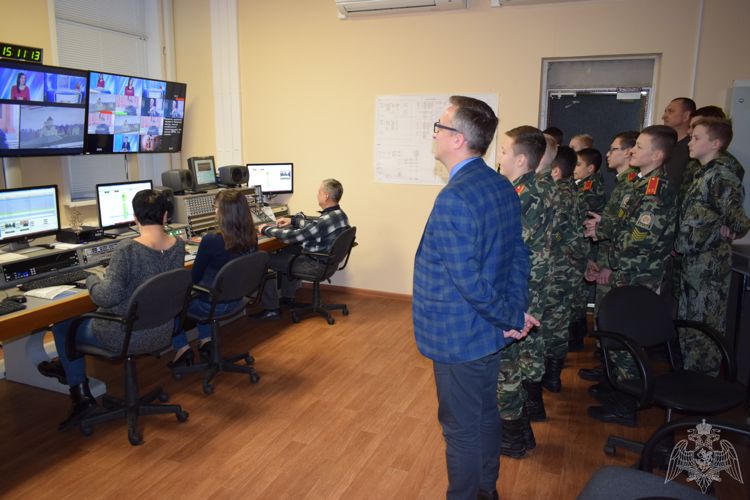 Росгвардейцы совместно с ГТРК «Кострома» организовали экскурсию для кадетов