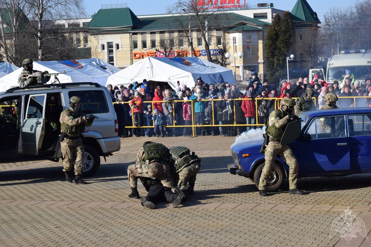 В Костроме росгвардейцы провели зрелищный Фестиваль «Открытая Росгвардия»