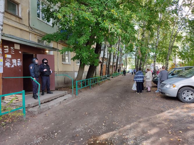 Взрывотехники ОМОН Росгвардии обследовали подозрительные предметы