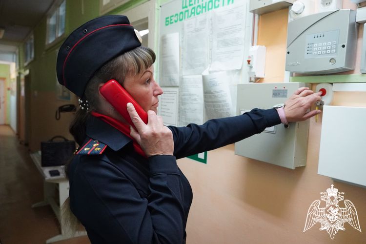 Сотрудники Росгвардии проверяют образовательные учреждения в районах Костромской области