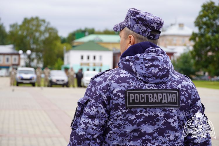  Хищение товаров из гипермаркета пресекли сотрудники Росгвардии в Костроме 