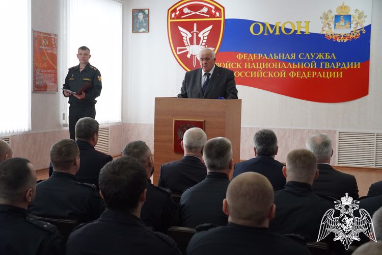 Сотрудников костромского СОБР поздравили с профессиональным праздником
