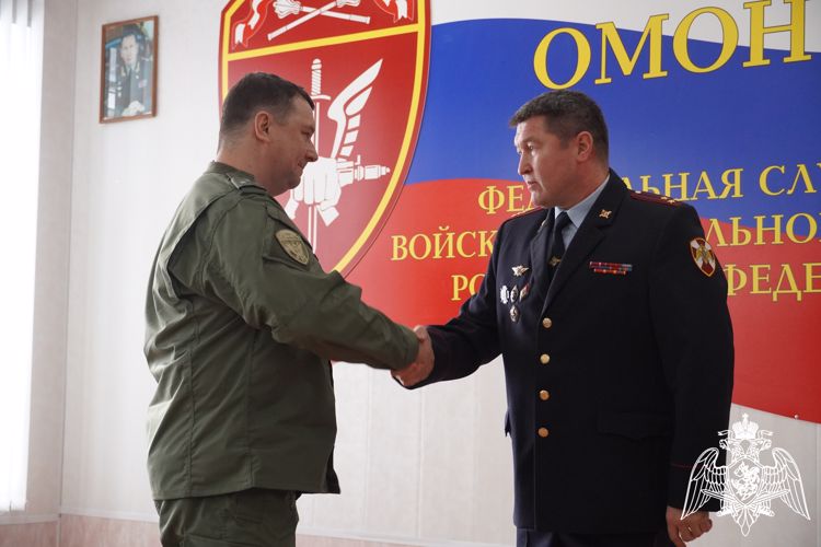 Сотрудников костромского СОБР поздравили с профессиональным праздником