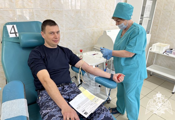 В день донора костромские росгвардейцы сдали кровь