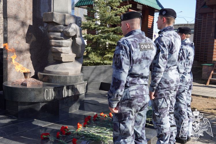 В Костроме росгвардейцы почтили память погибшего коллеги