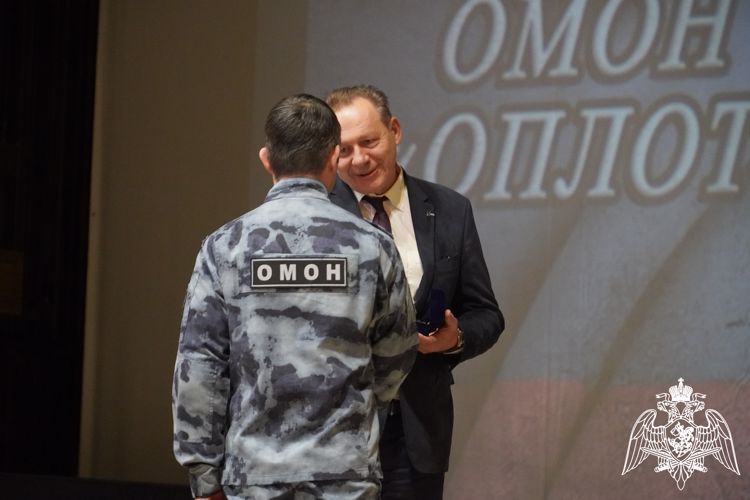 В Костроме поздравили ОМОН «Оплот» с 30-летием образования отряда