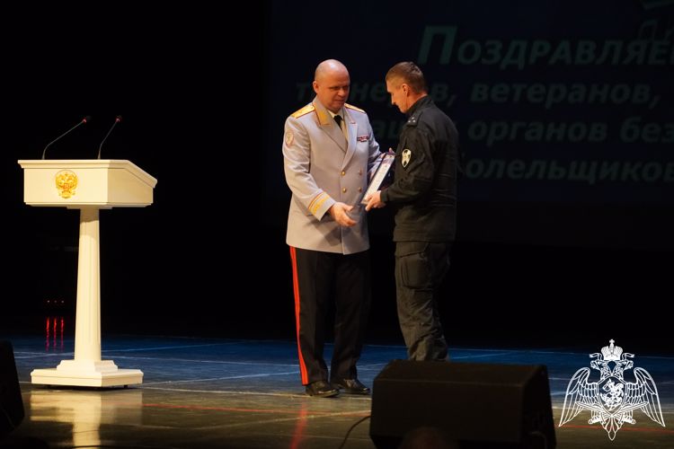 Представители Росгвардии отмечены наградами за вклад в развитие физической культуры и спорта региона 