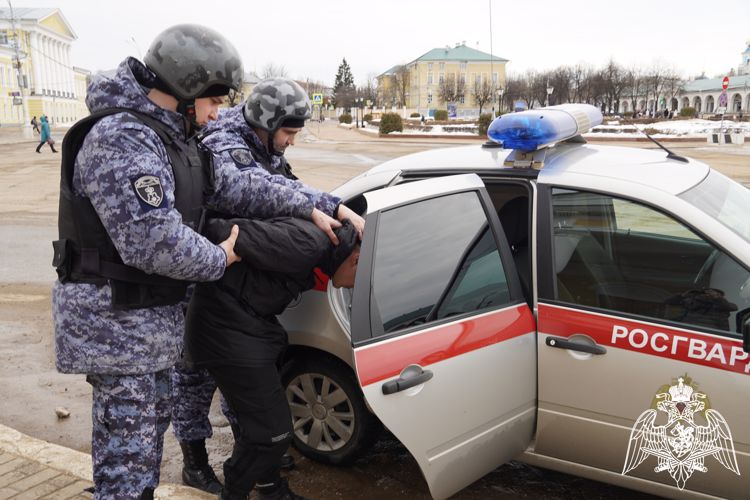 Конкурс профессионального мастерства среди сотрудников вневедомственной охраны Росгвардии прошел в Костроме