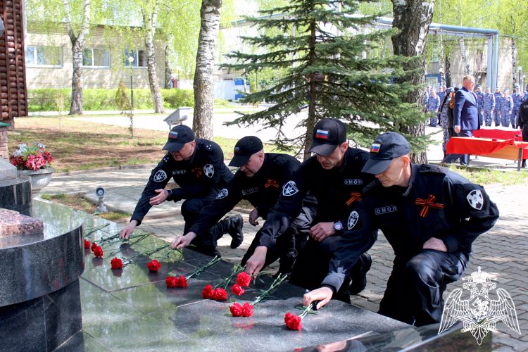 В Костроме росгвардейцы провели персональный парад Победы для труженика тыла Великой Отечественной войны 