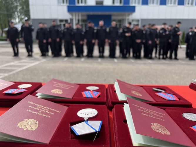 В Костроме сотрудникам Росгвардии – участникам специальной военной операции вручили государственные награды