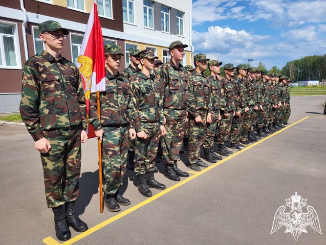 Костромские росгвардейцы поздравили подшефные ведомству классы с окончанием учебного года