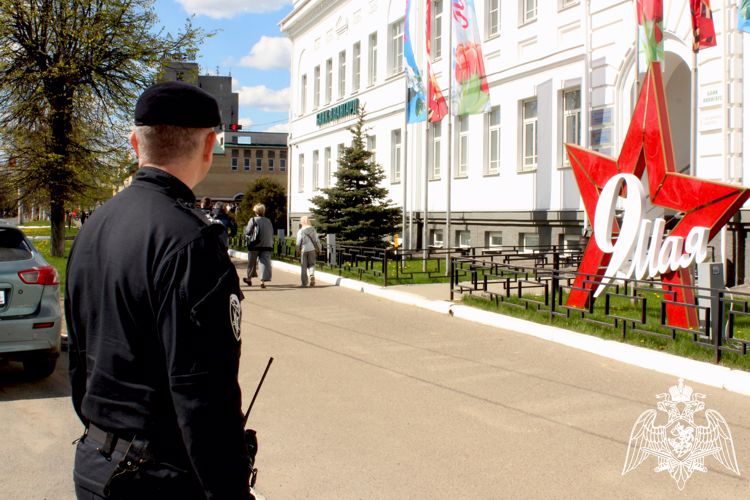 В День Победы сотрудники Росгвардии обеспечили общественную безопасность на праздничных мероприятиях Костромы