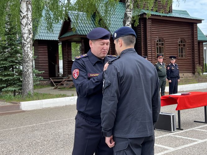 В Костроме сотрудникам Росгвардии – участникам специальной военной операции вручили государственные награды