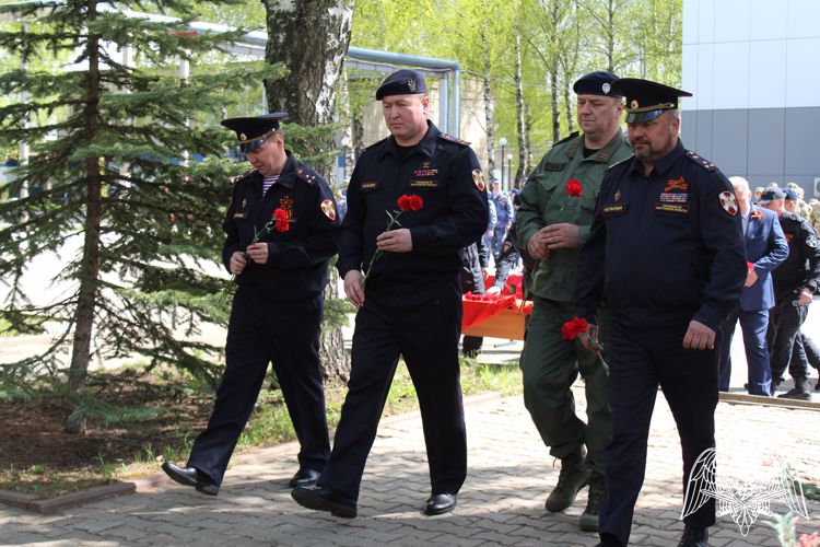 В Костроме росгвардейцы провели персональный парад Победы для труженика тыла Великой Отечественной войны 