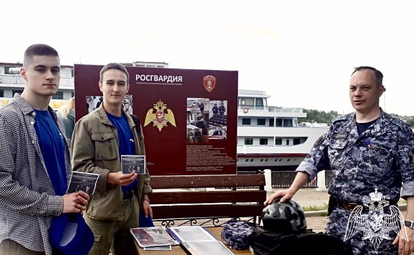 В День молодежи сотрудники Росгвардии приняли участие в патриотическом фестивале «За Россию, Волгу, Кострому»
