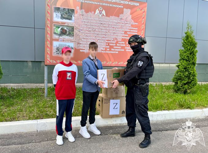 Очередные посылки в зону СВО передали костромским бойцам Росгвардии ученики Шунгенской школы