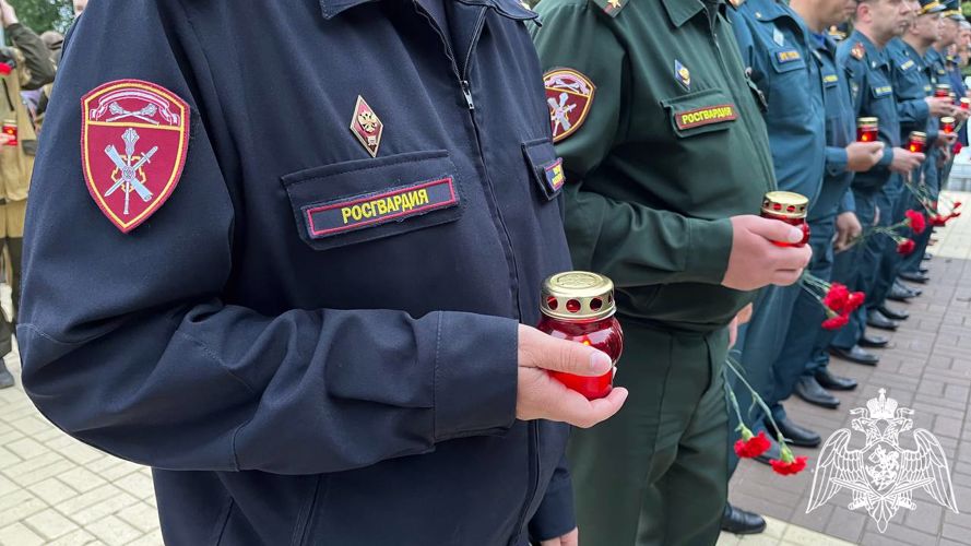 Росгвардейцы приняли участие в акции "Свеча памяти"
