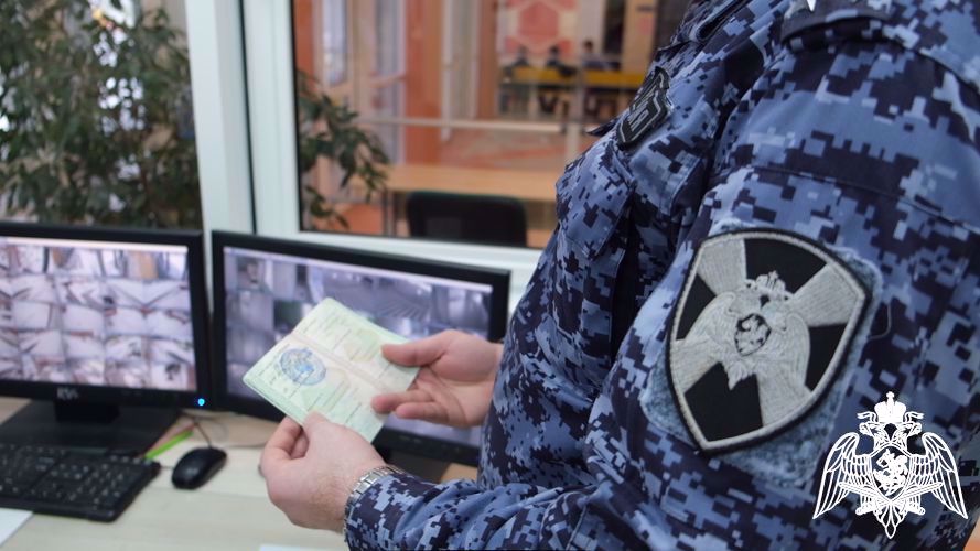 Перед началом нового учебного года в Костромской области сотрудники Росгвардии проверяют защищенность охраняемых учреждений среднего профессионального образования