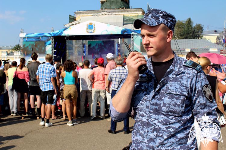 Костромские росгвардейцы обеспечили общественную безопасность в День города и области