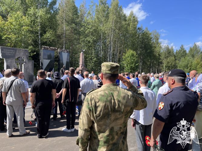 Представители Росгвардии приняли участие в открытии памятника погибшим в зоне СВО бойцам