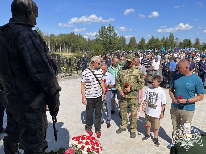 Представители Росгвардии приняли участие в открытии памятника погибшим в зоне СВО бойцам