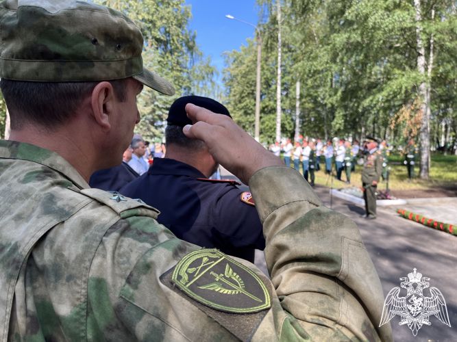Сотрудники Росгвардии приняли участие в открытии памятника погибшим в боевых действиях костромичам