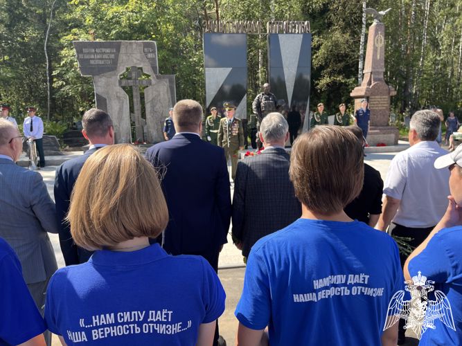 Представители Росгвардии приняли участие в открытии памятника погибшим в зоне СВО бойцам