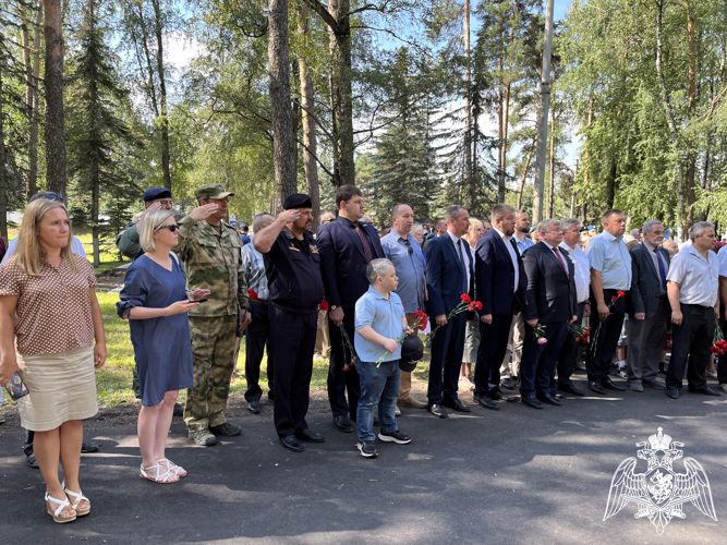 Сотрудники Росгвардии приняли участие в открытии памятника погибшим в боевых действиях костромичам