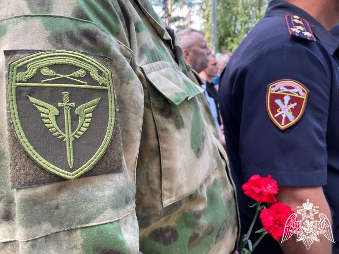 Сотрудники Росгвардии приняли участие в открытии памятника погибшим в боевых действиях костромичам