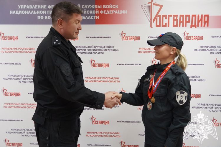 Начальник Управления Виталий Колыжбаев поблагодарил костромских росгвардейцев за спортивные достижения