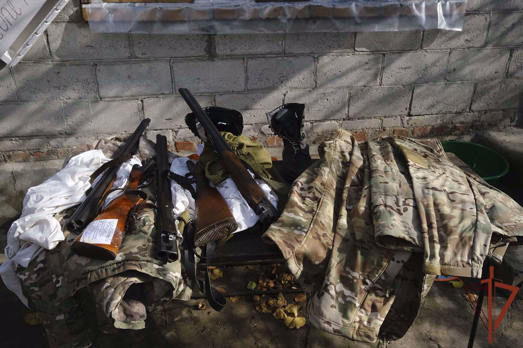 Незарегистрированное оружие и форму ВСУ обнаружили росгвардейцы в ДНР