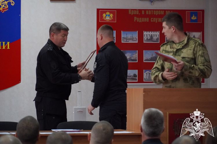 Сотрудников СОБР «Волгарь» поздравили с праздником в Костроме