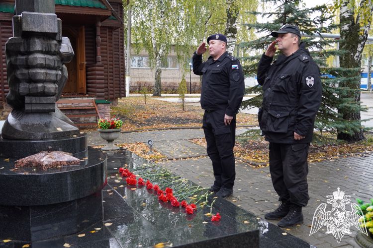 Сотрудников СОБР «Волгарь» поздравили с праздником в Костроме