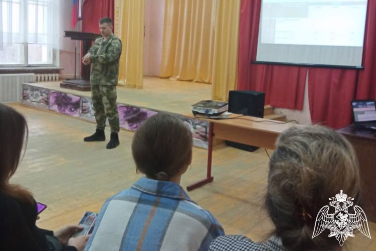 Профориентационную кампанию проводят военнослужащие Росгвардии в Костромской области