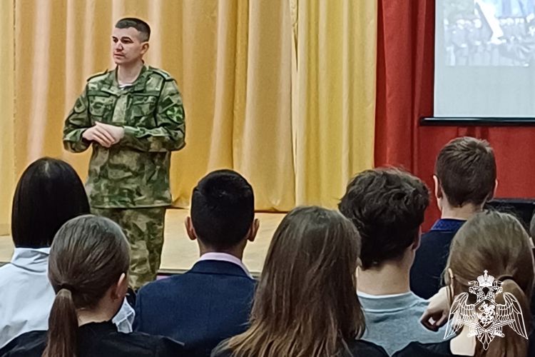 Профориентационную кампанию проводят военнослужащие Росгвардии в Костромской области