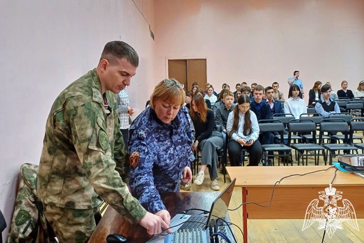 Профориентационную кампанию проводят военнослужащие Росгвардии в Костромской области