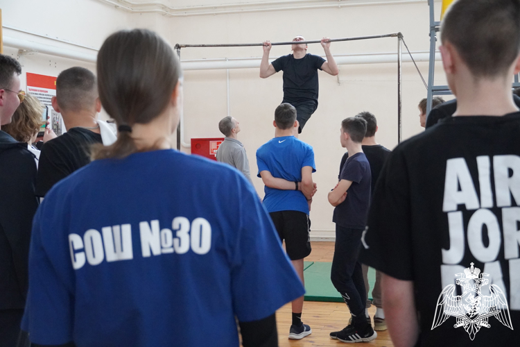 В Костроме прошла военно-спортивная эстафета среди учащихся
