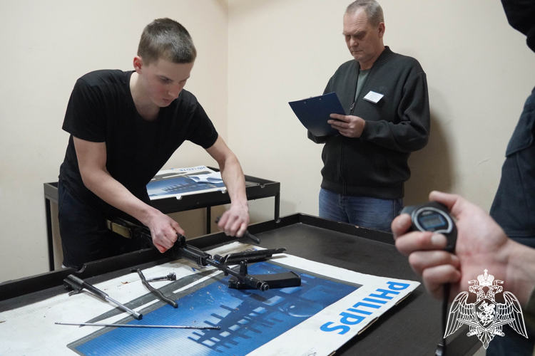 В Костроме прошла военно-спортивная эстафета среди учащихся