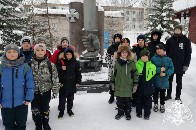 Экскурсией в ОМОН "Оплот" завершилась "Неделя мужества" в региональном Управлении Росгвардии 