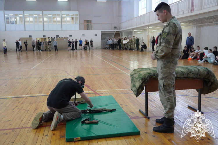 В Костроме прошла военно-спортивная эстафета среди учащихся