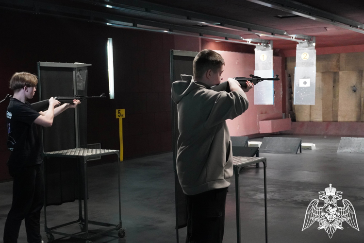 В Костроме прошла военно-спортивная эстафета среди учащихся