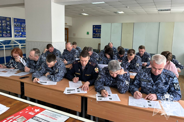 "Диктант победы" написали росгвардейцы в Костроме