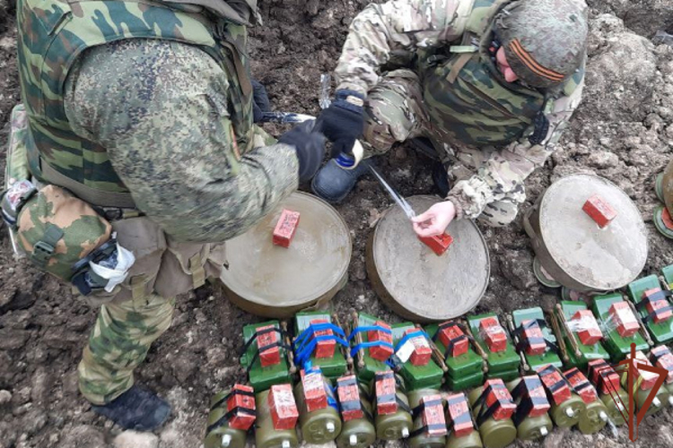 Росгвардейцы уничтожили более 1500 изъятых из схронов ВСУ боеприпасов