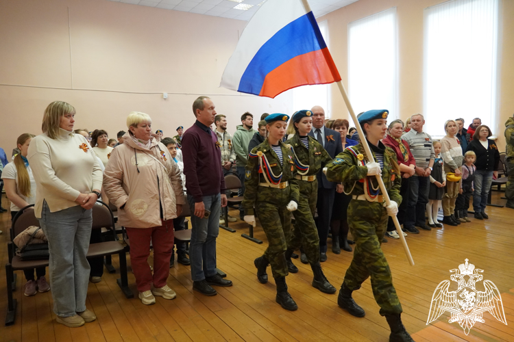 Сотрудники Росгвардии приняли участие в открытии "Парты Героя" в Костромском районе 