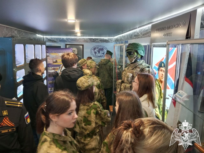 Подшефные Росгвардии учащиеся поддержали акцию «Сила в правде» в Костроме 