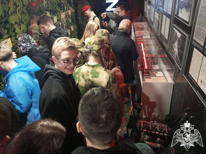 Подшефные Росгвардии учащиеся поддержали акцию «Сила в правде» в Костроме 