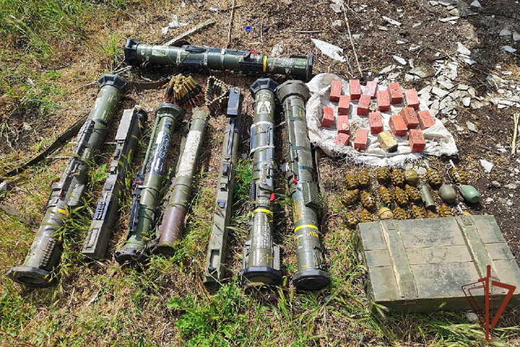 Росгвардейцы совместно с сотрудниками военной контрразведки ликвидировали схрон с оружием иностранного производства в ДНР