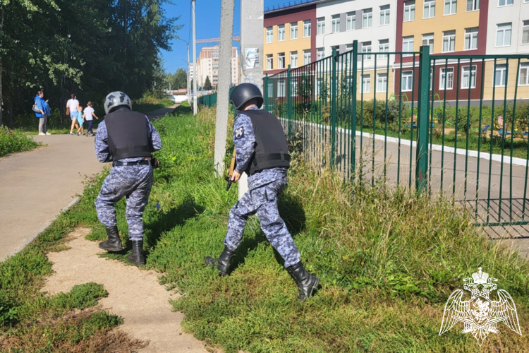 В Костроме сотрудники Росгвардии приняли участие во всероссийских межведомственных учениях на объектах образования